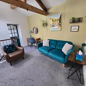  Holiday home The Well House Boutique